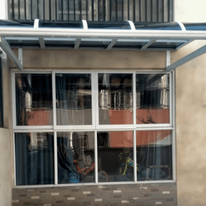 1,5×3 m-es falra szerelhető előtető, pergola