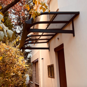 1,5×3 m-es falra szerelhető előtető, pergola